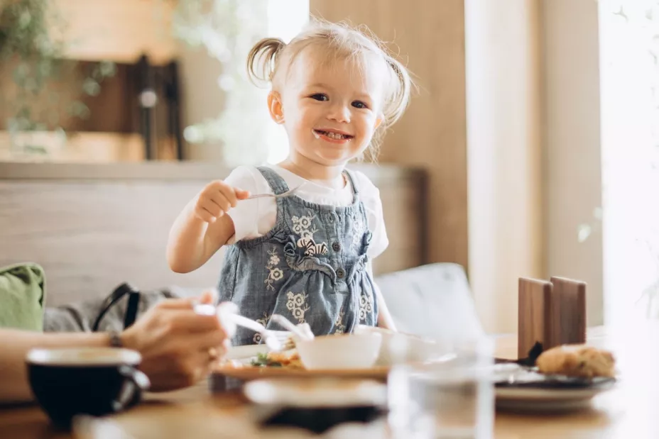 Niña alimentación.jpg