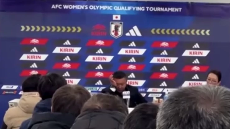 entrenador-fútbol-femenino-corea-del-norte-rompe-en-llanto-malos-resultados-paris-2024