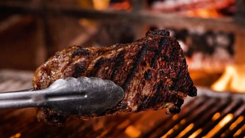 Imagen de la carne del icónico restaurante de BBQ en Chicago.