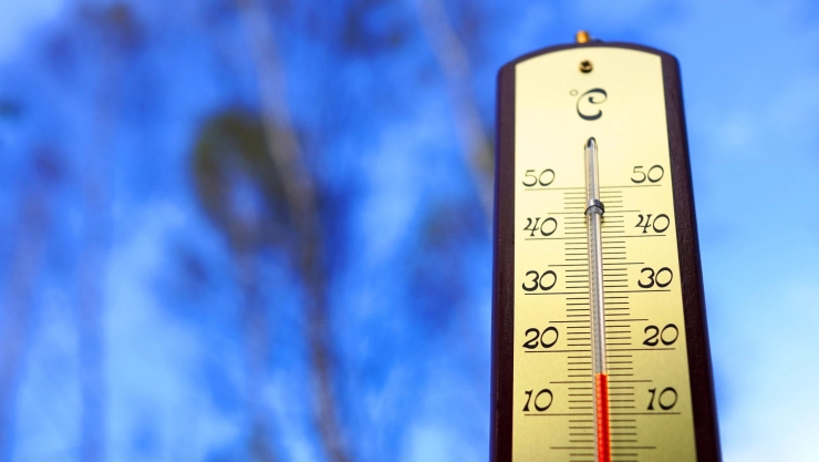 Termómetro que marca las bajas temperaturas