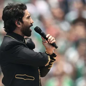 alejandro fernandez recuerda a su papa durante el mundial.jpg