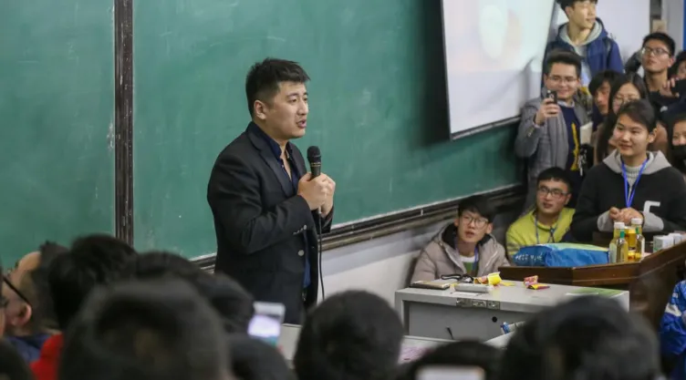 muere influencer Zhang Xuefeng