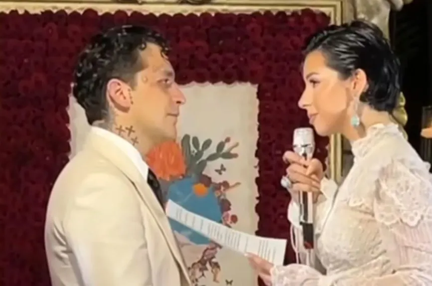 Votos de la boda de Nodal con Angela (3).jpg