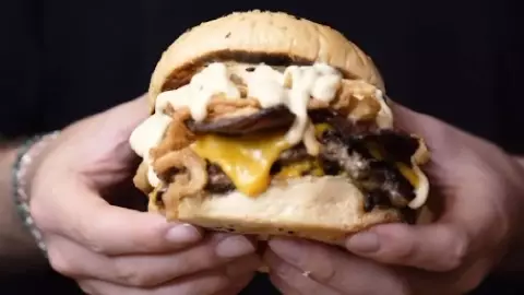 una vista de los platillos que ofrecen en La Birra Bar. 