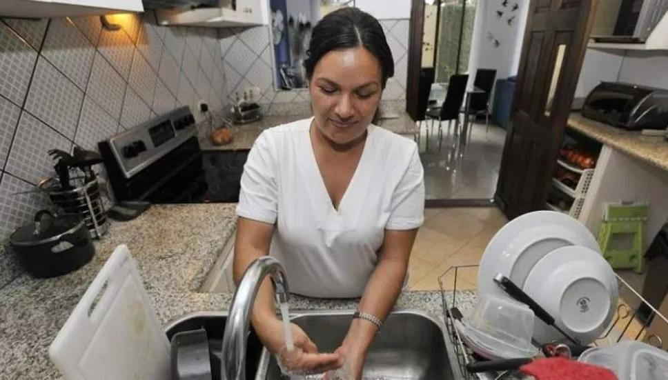 Mujer demanda a su exesposo por hacer trabajo domestico durante 25 años