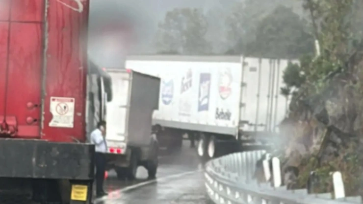 Aparatoso accidente provoca cierre parcial en la autopista México-Puebla hoy 15 de mayo de 2024