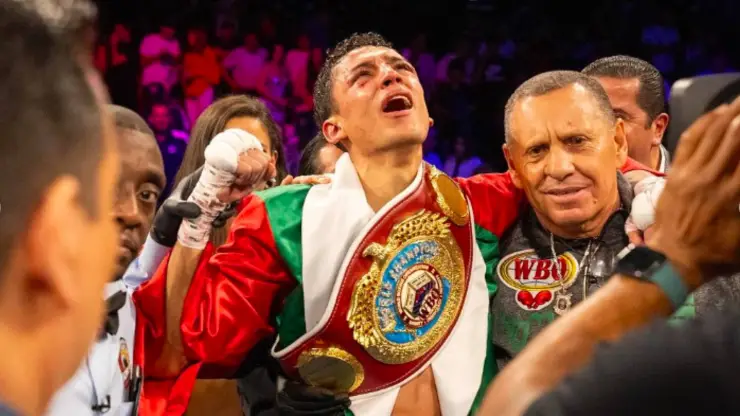Rafael ‘Divino’ Espinoza, campeón peso pluma OMB