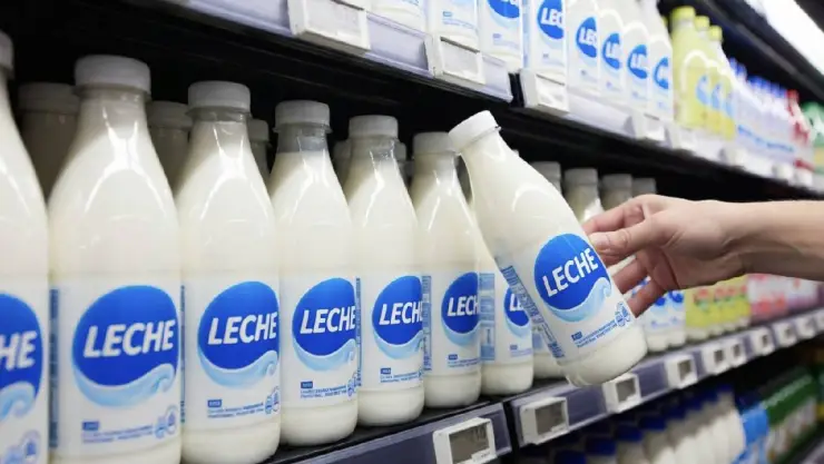 ¡URGENTE! Retiran famosa marca de LECHE por presencia de sustancias; hay RIESGO para consumidores