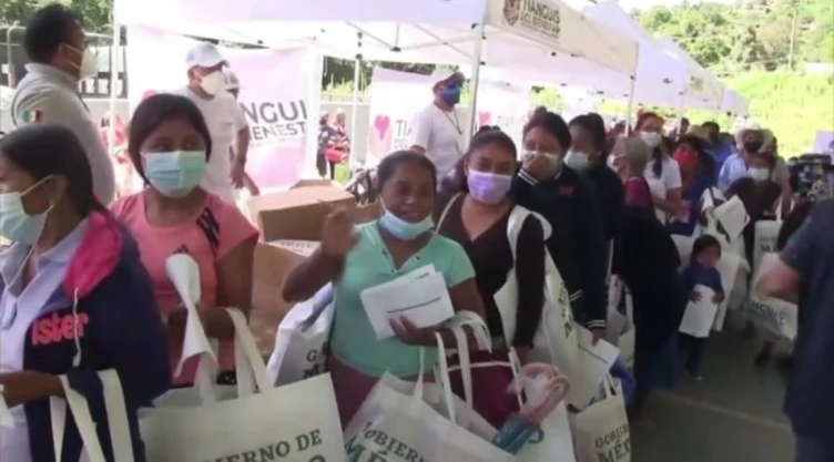 tianguis del bienestar AMLO.jpg