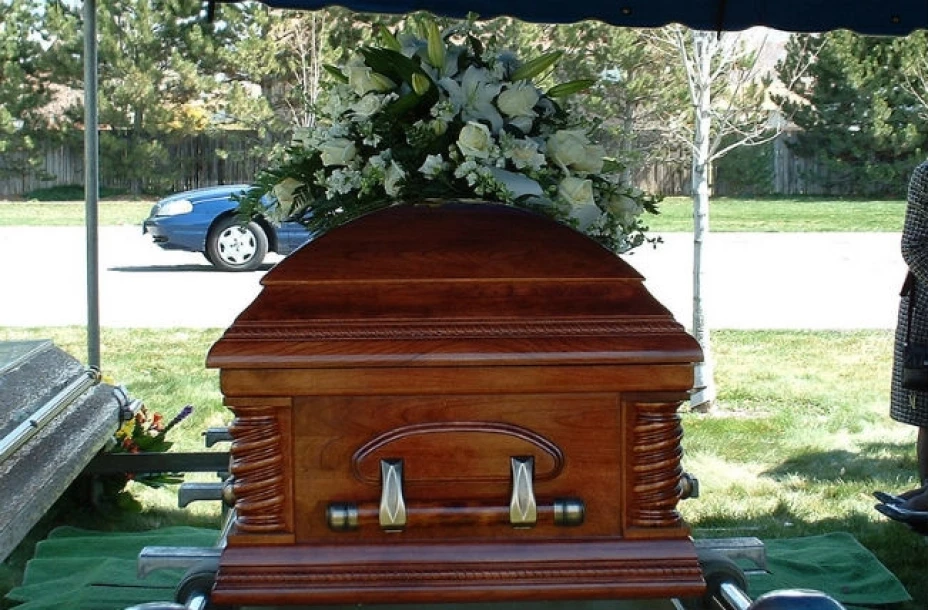 Torres continuará velando a su madre hasta que las autoridades determinen si es factible o no el sepelio este domingo