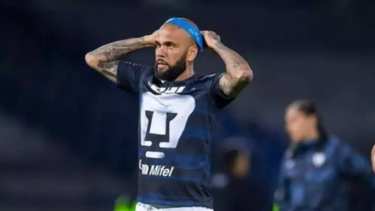 Leyenda de Pumas critica el desempeño de Dani Alves