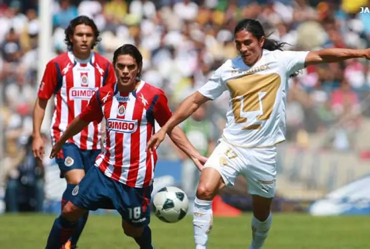 Pumas vs Chivas