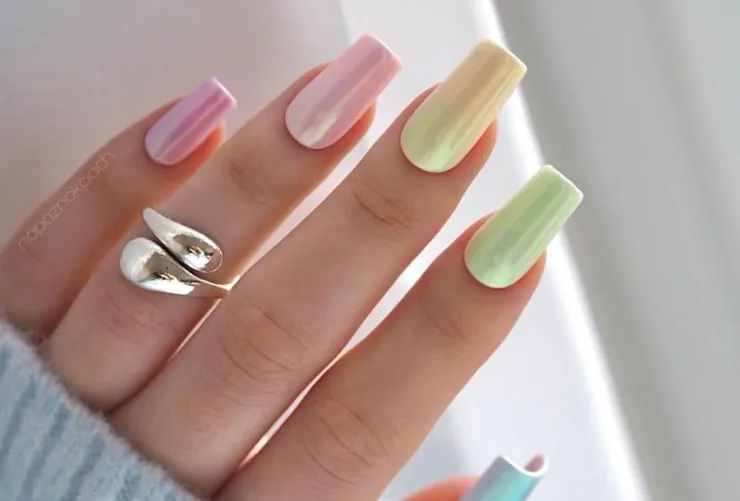 uñas colores pastel oficina