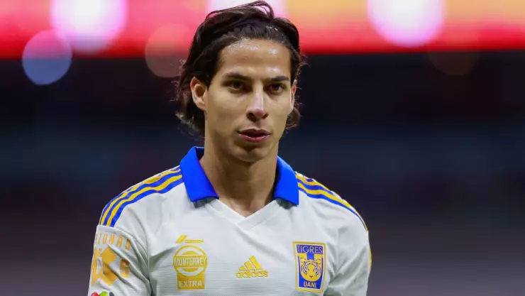 Diego Lainez en su debut con Tigres