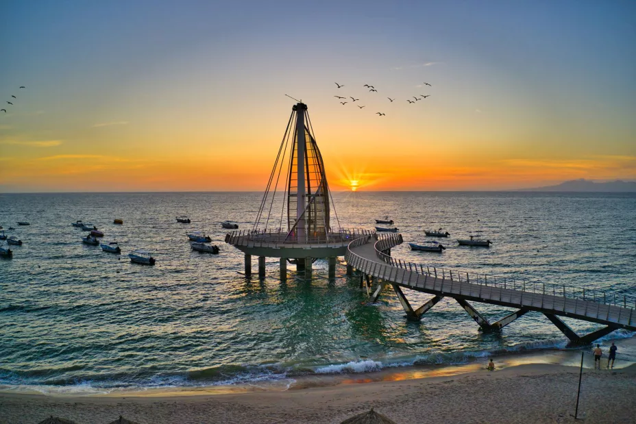 Atardecer Muelle Puerto Vallarta.jpg