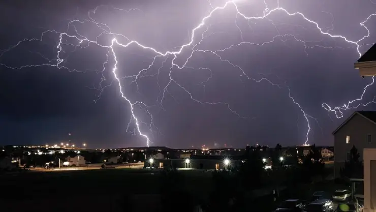 Pronostican tormentas eléctricas y posibles apagones en BC este martes
