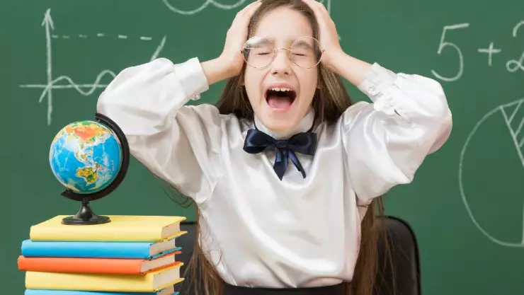 PORTADA hay clases mañana 230326.jpg