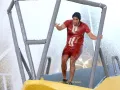 27 El atleta rojo entrega el punto definitivo para la victoria y gana la competencia.jpg