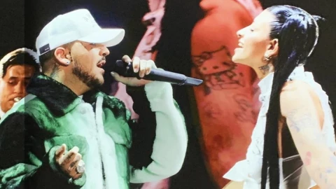 nodal y cazzu cantando