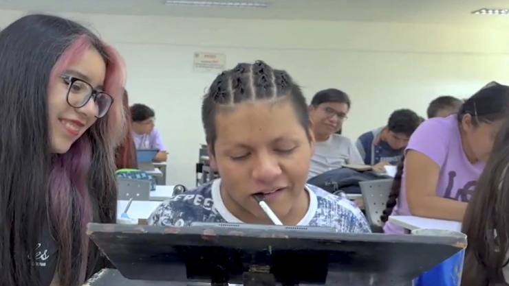 Cesar-no-tiene-extremidades-pero-no-ha-sido-un-impedimento-para-estudiar-una-ingeniería-en-la-UNAM