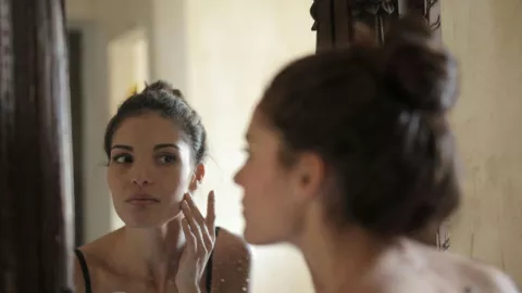 ¿Cuál es el truco de moda que te hará olvidar las mascarillas y cremas para cara?