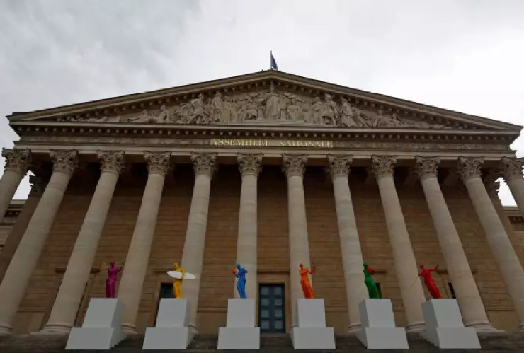 Elecciones en Francia dan victoria a la izquierda