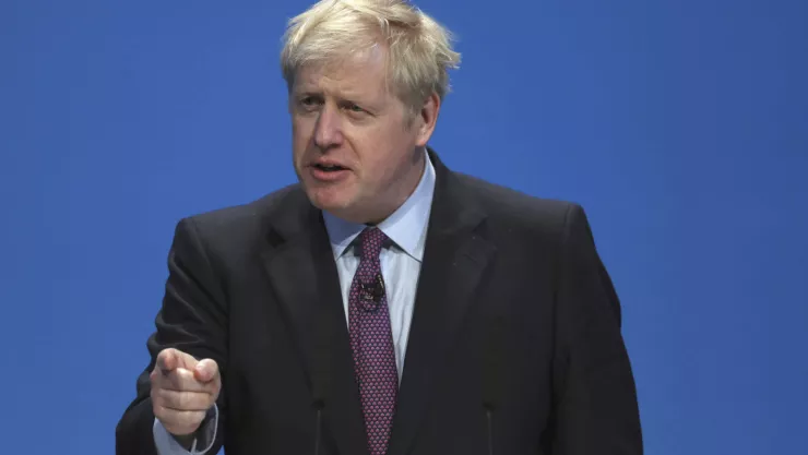 Boris Johnson, candidato favorito a convertirse en el próximo primer ministro de Gran Bretaña, habla durante la primera asamblea de su partido. Imagen, AP.