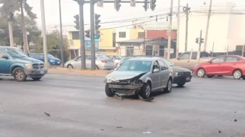 Accidente en Periférico y 11 Sur HOY 20 noviembre 2025