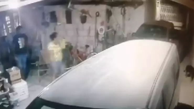 Captan a mujer transformarse en Nahual dentro de cochera en Coahuila