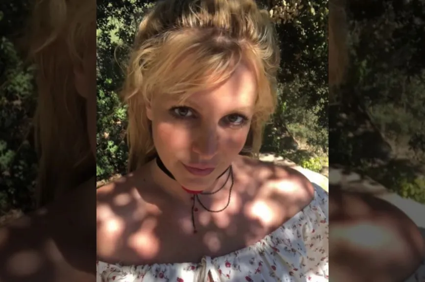 Britney fleco de lado.jpg