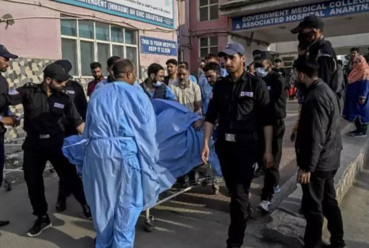 Ataque terrorista en Cachemira deja decenas de muertos