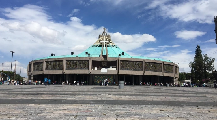Foto de la entrada de la Basílica de Guadalupe.