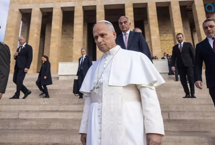 Papa León XIV visita Turquía en su primer viaje al extranjero e invoca “abundancia de paz y prosperidad”