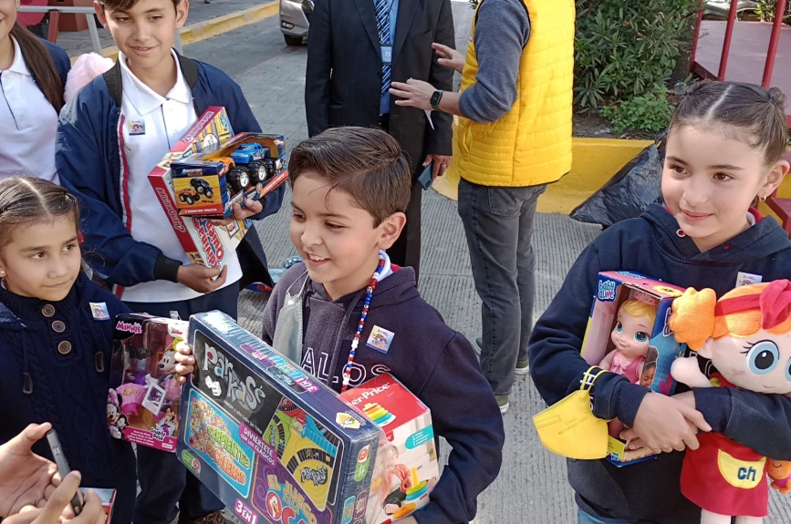 El colegio CFH realizó un gran donativo al Juguetón Azteca