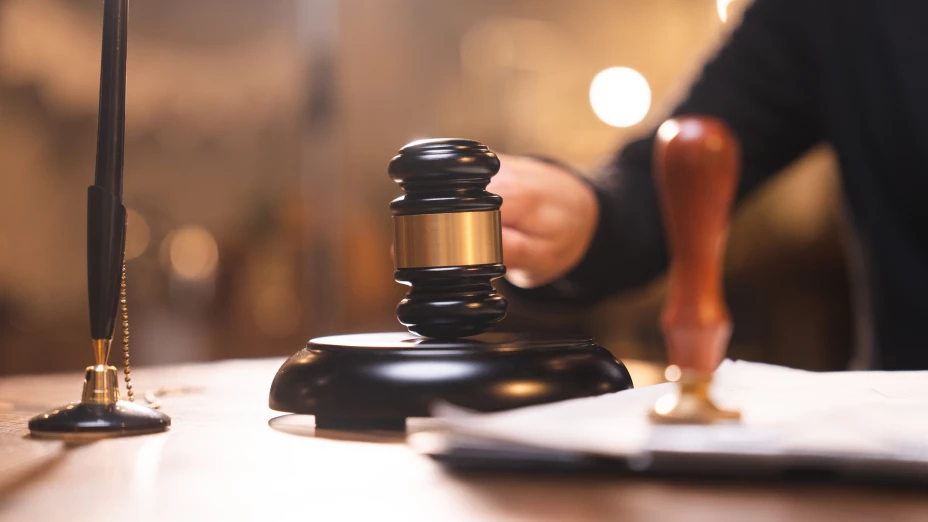 Perdonan a violador por ir a la guerra