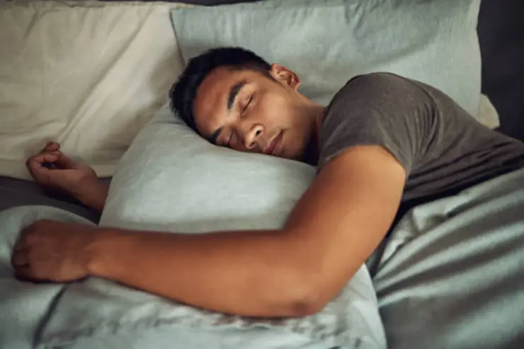 ¿Qué significa dormir con la puerta cerrada, según la psicología?