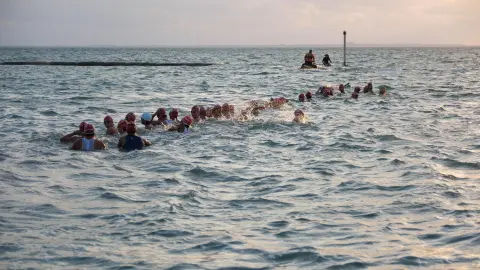 Más de mil atletas participan en la 2da edición del “Triatlón Astri Cancún 2024".