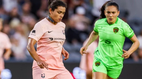 Desirée Monsiváis en amistoso contra el Angel City de la NWSL.jpg