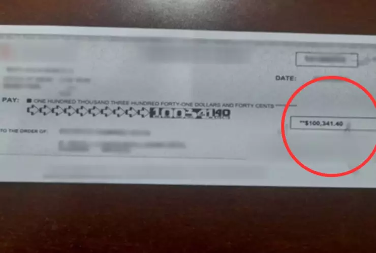 Aseguran cheque de 1.8 millones de pesos en paquetería