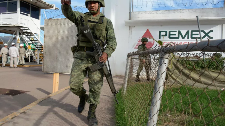 Ejército refinería1.jpg