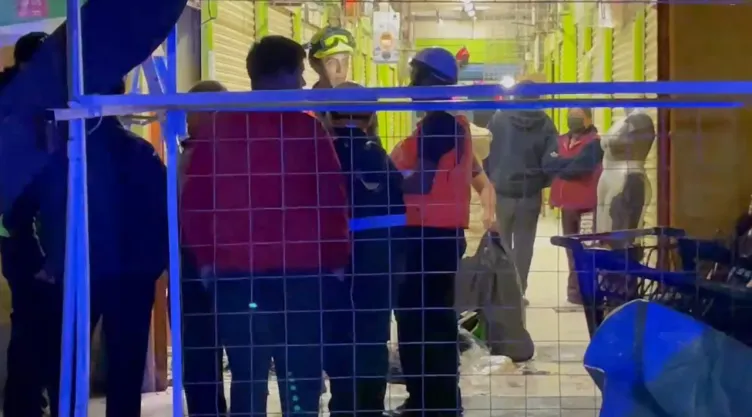 Corto circuito provoca incendio en mercado de Iztacalco, CDMX
