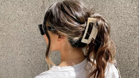 11 ideas de peinados recogidos para pelo corto que se ven elegantes y sencillos: para cualquier día del año.