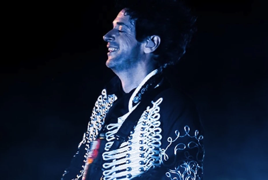 El 15 de mayo de 2010 Gustavo Cerati sufrió un derrame cerebral durante un concierto en Venezuela