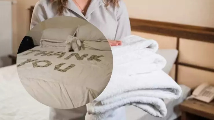 Turistas agradecen a camarista con dólares en la cama en hotel de Cozumel.jpg