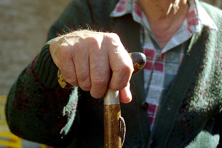 Anciano noquea a jóvenes que intentaron asaltarlo