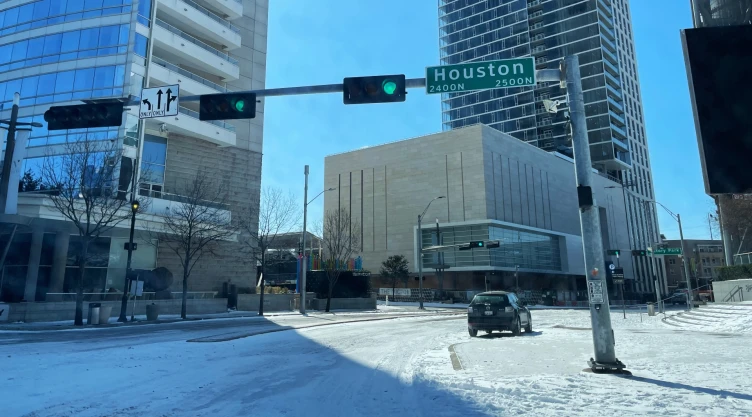 Nieve en las calles de Dallas, Texas
