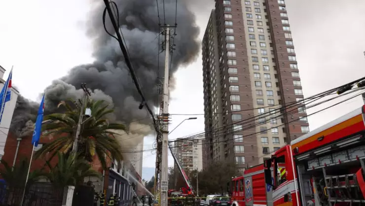 Incendio en edificio en Santiago de Chile