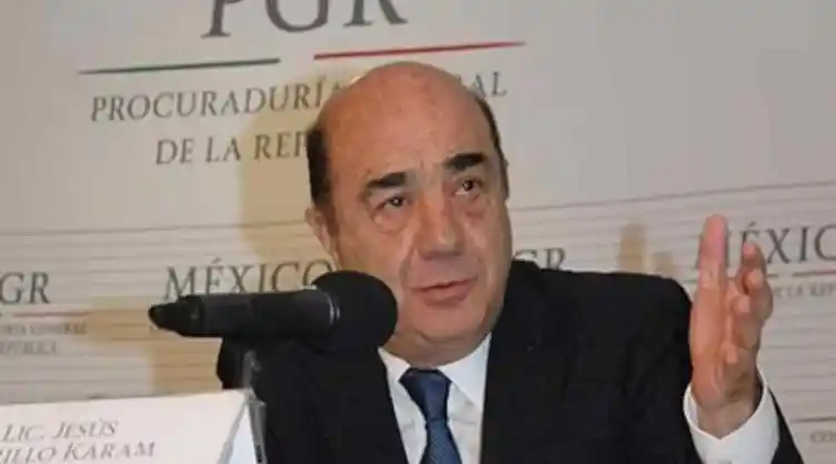 Hospitalizan a Murillo Karam