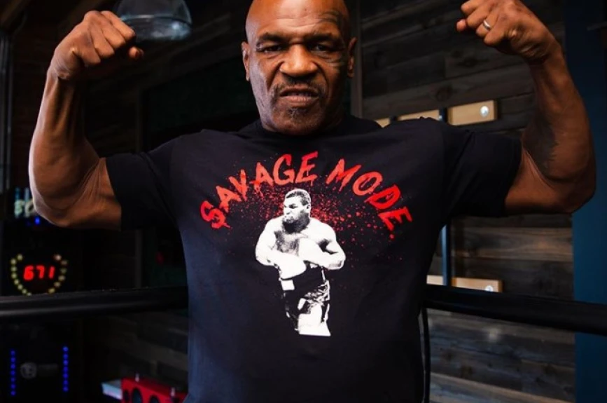 Mike Tyson vs Roy Jones Jr.