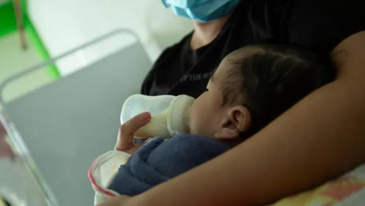 Para el cuidado de los bebés entregan leche materna en polvo producida en Guadalajara